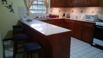 Caye Manje Holiday Lodge