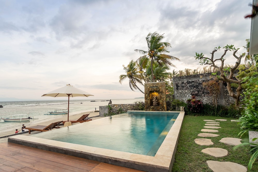 Utama Villas Beach Front Candidasa