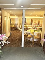 Town Pallace Inn