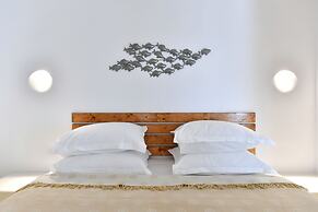 Ammos Luxury Rooms & Home
