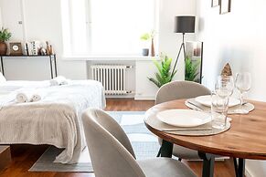 2ndhomes Cozy Apartment with Park View