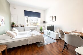 2ndhomes Cozy Apartment with Park View