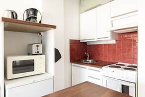 2ndhomes Cozy Apartment with Park View
