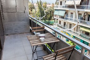 Charming 2 Bedroom apt next to Panormou