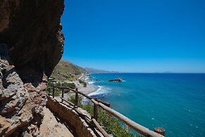 PREVELI DIONYSSOS ROOMS