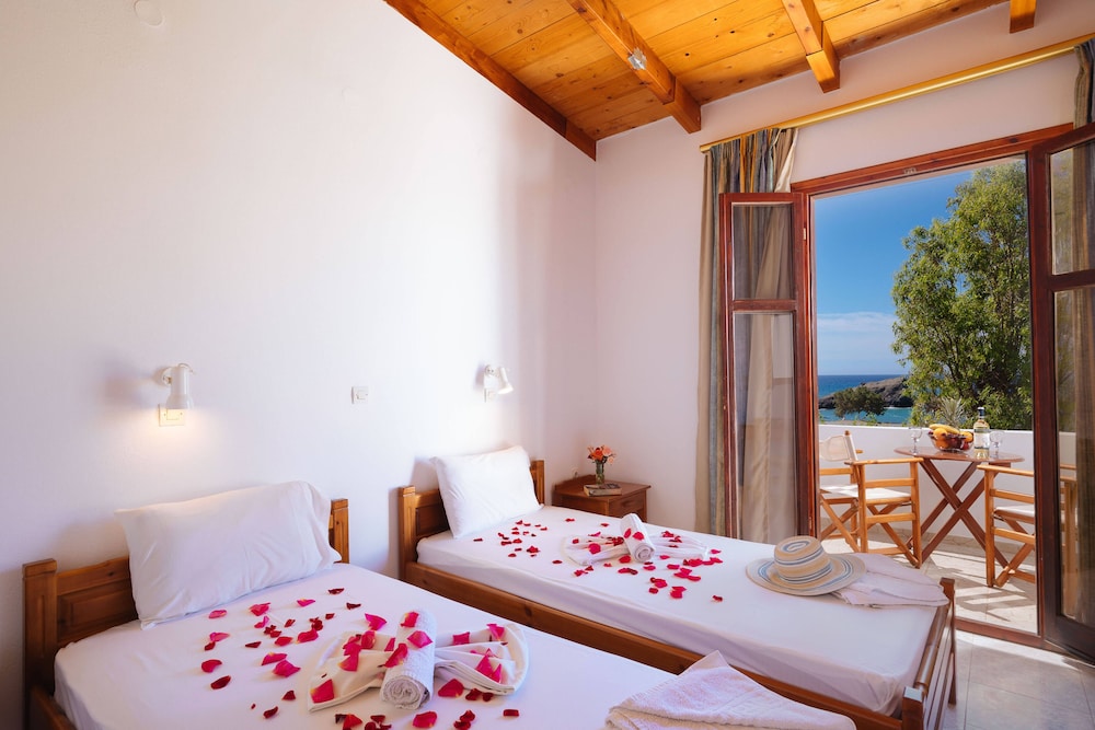 PREVELI DIONYSSOS ROOMS