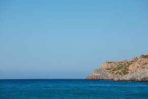 PREVELI DIONYSSOS ROOMS