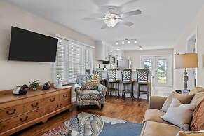Mi Faro 2 Bedroom Duplex by RedAwning