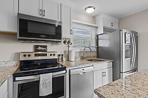 Mi Faro 2 Bedroom Duplex by RedAwning