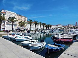 Beachfront Apartment Drazen, With Patio & Parking