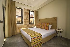 Warm Studio Flat with Patio LOTUS