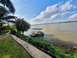 Zambezi Riverside Accommodation
