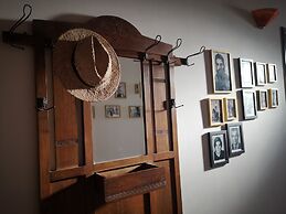 Tobia's House