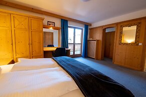 SL Hotel