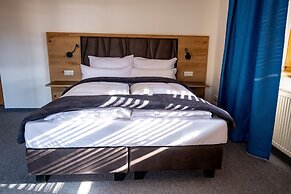 SL Hotel
