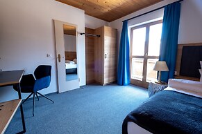 SL Hotel