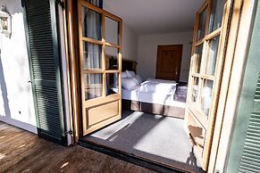 SL Hotel