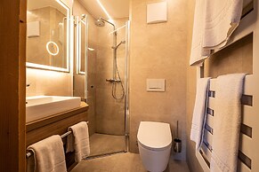 SL Hotel