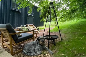Shepherd's Hut - Sleeps 2 - Pet Friendly - Parking