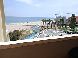 Seafront Apartment for Rent 6 Sleeps Skyscraper