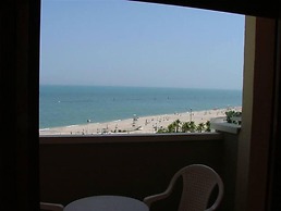 Seafront Apartment for Rent 6 Sleeps Skyscraper