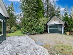 Arendonk Pondside Chalet