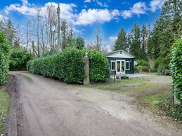 Arendonk Pondside Chalet