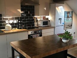 Modern Penthouse With Views in Stroud