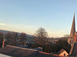 Modern Penthouse With Views in Stroud