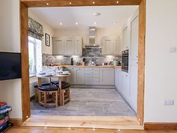 3 Rhyd Drive