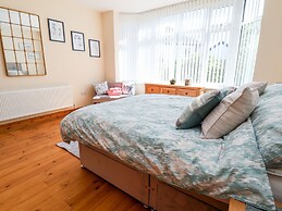 3 Rhyd Drive
