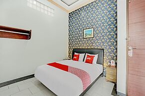 OYO 90396 The Halona Villa Batu
