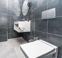 Center Suite