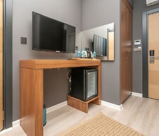 Center Suite