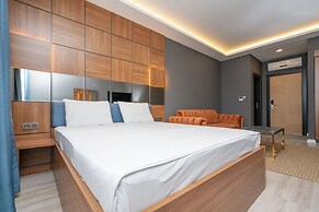 Center Suite