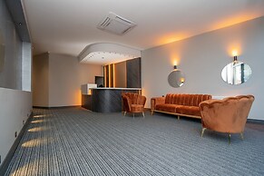Center Suite