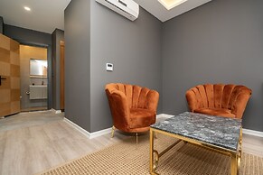 Center Suite