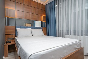 Center Suite