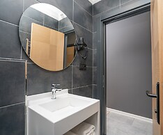 Center Suite