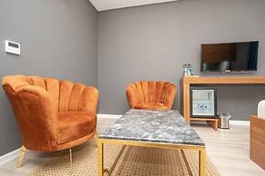 Center Suite