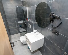 Center Suite