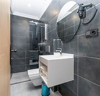Center Suite
