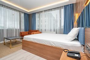 Center Suite