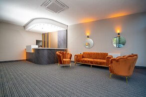 Center Suite