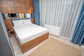 Center Suite