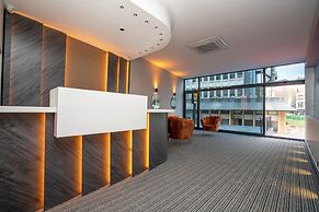 Center Suite
