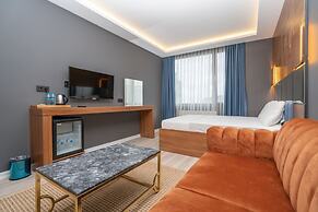 Center Suite