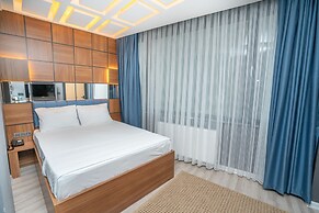Center Suite