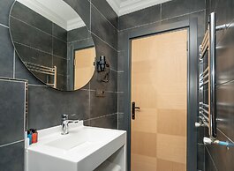 Center Suite