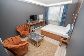 Center Suite